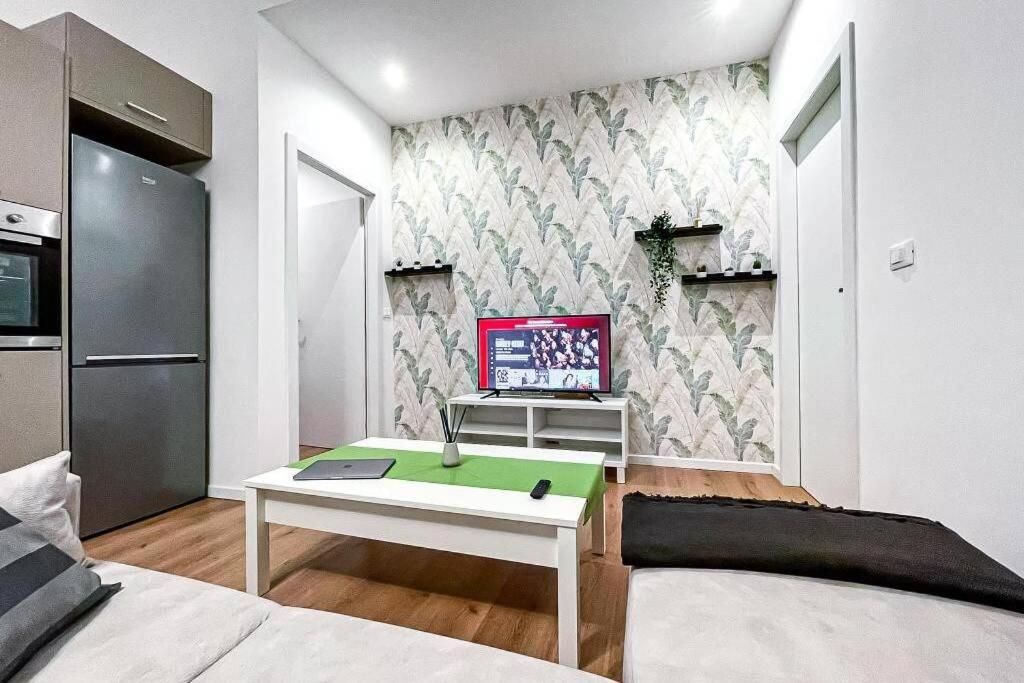 Luxury Stazione Centrale Elegante Loft Apartment ตรีเอสเต ภายนอก รูปภาพ